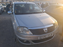 سيارة داسيا لوقان