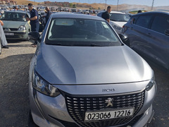 سيارة  بيجو 208